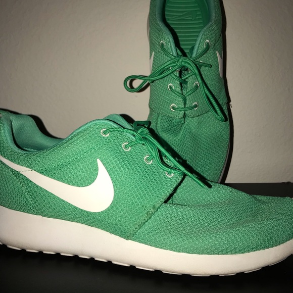 nike roshe mint green